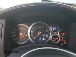 2016 Nissan GT-R Premium z VIN JN1AR5EFXGM290743, wystawiony jako Copart lot #75346334 z przebiegiem 34 358 mil mil oraz Szkody całkowita. Historia ofert i sprzedaży dostępna na DreamBid. Obrazek 9.