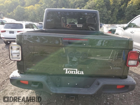 2022 Jeep Gladiator Willys with VIN 1C6JJTAMXNL135925, listed as a Copart auction lot 71642054 with 17,964 mi miles and Salvage title. Bid and sale history available at DreamBid. Image 6.
