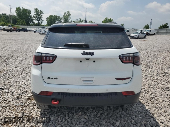 2025 Jeep Compass Trailhawk with VIN 3C4NJDDN6ST543276, listed as a Copart auction lot 62409755 with 4,116 mi miles and Clean title. Bid and sale history available at DreamBid. Image 6.