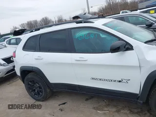 2022 Jeep Cherokee X with VIN 1C4PJMCX0ND537673, listed as a IAAI auction lot 41696191 with 22,063 mi miles. Bid and sale history available at carsss.com. Image 13.