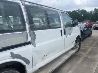 2004 Chevrolet City Express Cargo z VIN 1GAGG25U241161170, wystawiony jako IAAI lot #42470222 z przebiegiem 71 599 mil mil oraz . Historia ofert i sprzedaży dostępna na DreamBid. Obrazek 10.