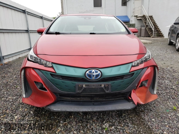 2017 Toyota Prius Plus with VIN JTDKARFP6H3035781, listed as a Copart auction lot 61357615 with 84,073 mi miles and Salvage title. Bid and sale history available at DreamBid. Image 5.