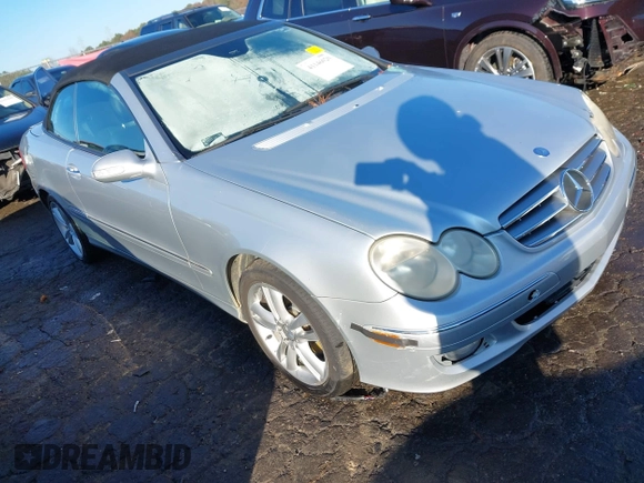 2006 Mercedes-Benz CLK 3.5L with VIN WDBTK56G86T056279, listed as a IAAI auction lot 41146020 with 172,221 mi miles. Bid and sale history available at carsss.com. Image 1.