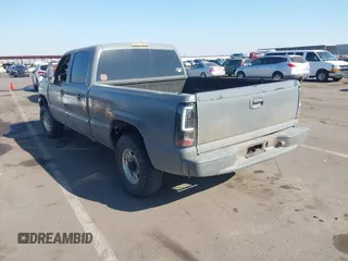 2005 Chevrolet Silverado 3500 SRW LT with VIN 1GCHK33215F897250, listed as a IAAI auction lot 41468908 with 386,679 mi miles. Bid and sale history available at carsss.com. Image 3.
