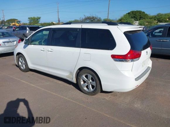 2011 Toyota Sienna LE AAS with VIN 5TDKK3DC3BS086073, listed as a IAAI auction lot 41637136 with 257,615 mi miles. Bid and sale history available at carsss.com. Image 3.