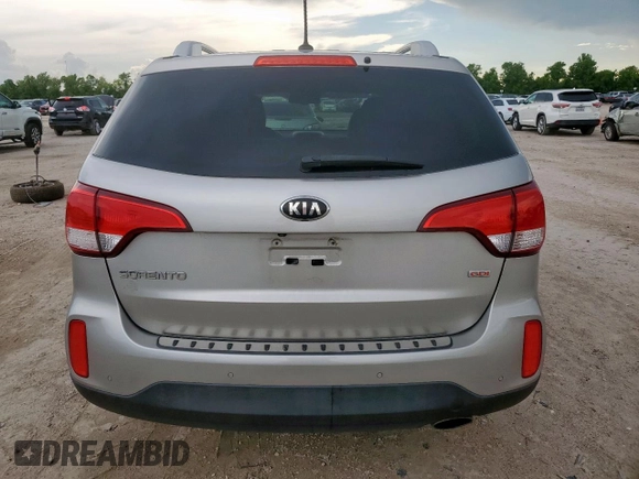 2015 Kia Sorento LX with VIN 5XYKTCA61FG617141, listed as a Copart auction lot 62824255 with 105,796 mi miles and Clean title. Bid and sale history available at DreamBid. Image 6.