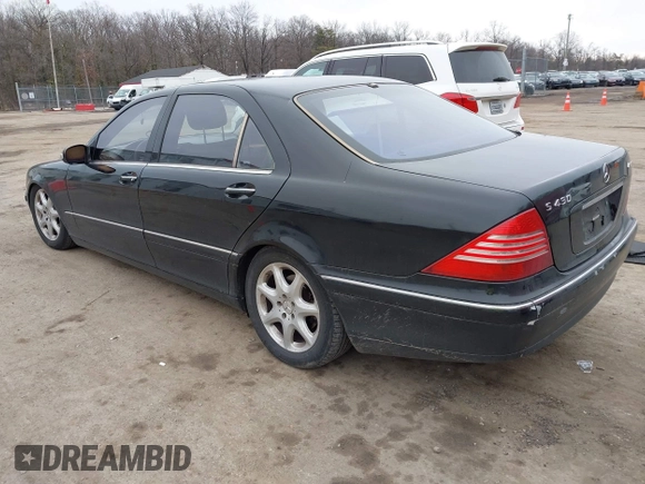 2005 Mercedes-Benz S-Class 4.3L with VIN WDBNG83J15A442273, listed as a IAAI auction lot 41556519 with 222,481 mi miles. Bid and sale history available at carsss.com. Image 3.
