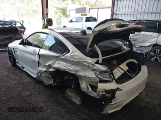 2015 BMW M4 z VIN WBS3R9C59FK331843, wystawiony jako IAAI lot #42105398 z przebiegiem 105 348 mil mil oraz . Historia ofert i sprzedaży dostępna na DreamBid. Obrazek 6.