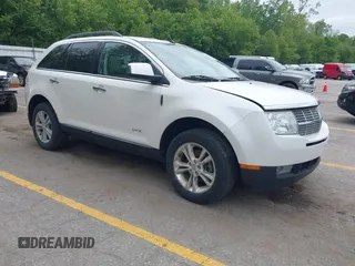 2010 Lincoln MKX z VIN 2LMDJ8JC5ABJ20172, wystawiony jako IAAI lot #42286389 z przebiegiem 162 405 mil mil oraz . Historia ofert i sprzedaży dostępna na DreamBid. Obrazek 1.