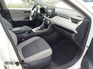 2020 Toyota RAV4 Hybrid XLE z VIN 2T3RWRFV7LW072553, wystawiony jako IAAI lot #42197281 z przebiegiem 166 115 mil mil oraz . Historia ofert i sprzedaży dostępna na DreamBid. Obrazek 5.