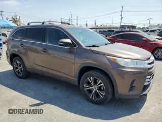 2017 Toyota Highlander LE z VIN 5TDZZRFH5HS228714, wystawiony jako Copart lot #65010265 z przebiegiem 115 953 mil mil oraz Szkoda całkowita • Salvage title. Historia ofert i sprzedaży dostępna na DreamBid. Obrazek 4.