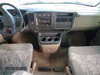 2004 Chevrolet Express Passenger z VIN 1GBFG15X641214559, wystawiony jako Copart lot #78751864 z przebiegiem 162 991 mil mil oraz Szkoda całkowita • Salvage title. Historia ofert i sprzedaży dostępna na DreamBid. Obrazek 8.