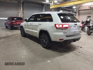 2018 Jeep Grand Cherokee Trailhawk with VIN 1C4RJFLG8JC267810, listed as a IAAI auction lot 41221229 with 108,228 mi miles and . Bid and sale history available at DreamBid. Image 3.