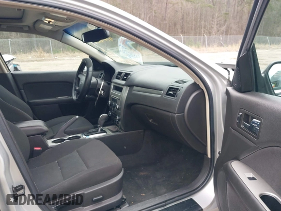 2010 Ford Fusion Hybrid with VIN 3FADP0L33AR185509, listed as a IAAI auction lot 41798825 with 155,934 mi miles. Bid and sale history available at carsss.com. Image 5.
