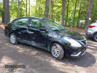 2017 Nissan Versa SV z VIN 3N1CN7AP8HL889182, wystawiony jako IAAI lot #42230943 z przebiegiem 56 091 mil mil oraz . Historia ofert i sprzedaży dostępna na DreamBid. Obrazek 1.