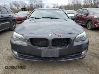 2011 BMW 5 Series 550i z VIN WBAFR9C58BC757285, wystawiony jako Copart lot #49104645 z przebiegiem 137 217 mil mil oraz Czysty tytuł • Clean title. Historia ofert i sprzedaży dostępna na DreamBid. Obrazek 5.