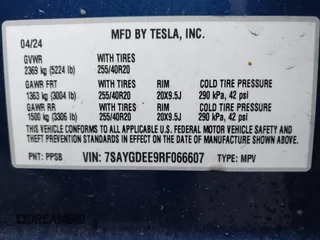 2024 Tesla Model Y Long Range with VIN 7SAYGDEE9RF066607, listed as a IAAI auction lot 40895482 with 9,988 mi miles. Bid and sale history available at carsss.com. Image 9.