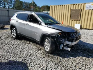 2020 Jeep Compass Latitude with VIN 3C4NJDBB0LT164557, listed as a Copart auction lot 49417785 with 25,540 mi miles and Salvage Title. Bid and sale history available at carsss.com. Image 4.