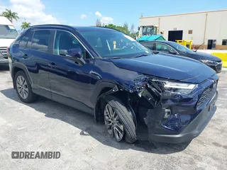 2024 Toyota RAV4 XLE Premium z VIN 2T3A1RFV4RW411614, wystawiony jako IAAI lot #42295365 z przebiegiem 35 404 mil mil oraz . Historia ofert i sprzedaży dostępna na DreamBid. Obrazek 1.