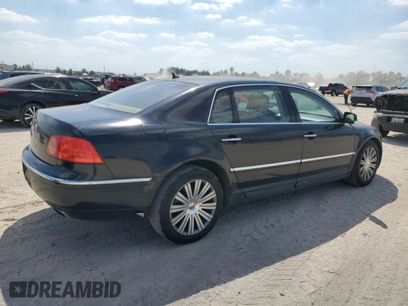 2005 Volkswagen Phaeton z VIN WVWAF03D658003589, wystawiony jako Copart lot #74049134 z przebiegiem 124 506 mil mil oraz Tytuł czysty. Historia ofert i sprzedaży dostępna na DreamBid. Obrazek 3.