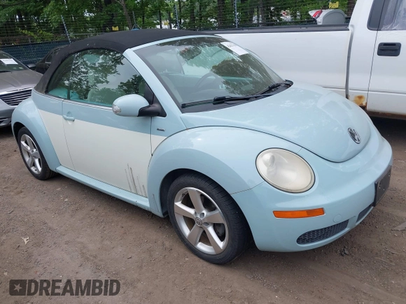 2010 Volkswagen Beetle with VIN 3VWRG3AL7AM010307, listed as a IAAI auction lot 42427150 with 154,244 mi miles and . Bid and sale history available at DreamBid. Image 1.