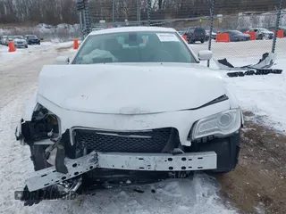 2015 Chrysler 300 Limited with VIN 2C3CCARG8FH756811, listed as a IAAI auction lot 41614649 with 70,580 mi miles. Bid and sale history available at carsss.com. Image 13.