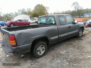 2001 Chevrolet Silverado 1500 LS with VIN 2GCEC19V211238245, listed as a IAAI auction lot 41931657 with 199,584 mi miles. Bid and sale history available at carsss.com. Image 4.