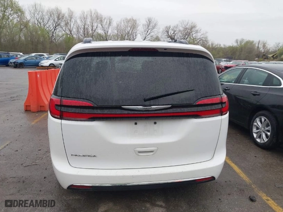 2022 Chrysler Pacifica Touring L with VIN 2C4RC1BG0NR197862, listed as a IAAI auction lot 41956881 with 72,576 mi miles. Bid and sale history available at carsss.com. Image 15.