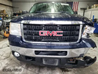 2011 GMC Sierra 2500HD SLE with VIN 1GT220CG1BZ262877, listed as a Copart auction lot 42869035 with 264,996 mi miles and Salvage Title. Bid and sale history available at carsss.com. Image 5.
