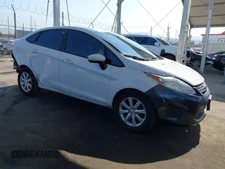 2013 Ford Fiesta S z VIN 3FADP4AJ0DM172680, wystawiony jako IAAI lot #42781477 z przebiegiem 106 268 mil mil oraz . Historia ofert i sprzedaży dostępna na DreamBid. Obrazek 1.