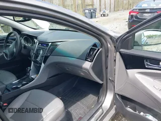 2012 Hyundai Sonata SE z VIN 5NPEC4AC9CH382890, wystawiony jako IAAI lot #42263586 z przebiegiem 159 138 mil mil oraz . Historia ofert i sprzedaży dostępna na DreamBid. Obrazek 5.