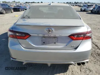 2022 Toyota Camry SE z VIN 4T1G11AK4NU050977, wystawiony jako Copart lot #61466605 z przebiegiem 69 410 mil mil oraz Czysty tytuł • Clean title. Historia ofert i sprzedaży dostępna na DreamBid. Obrazek 6.