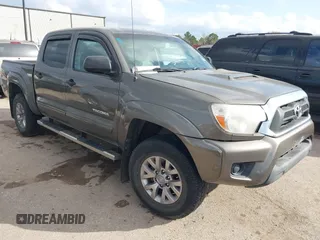 2015 Toyota Tacoma PreRunner z VIN 5TFJX4GN5FX048943, wystawiony jako IAAI lot #41474229 z przebiegiem 133 723 mil mil oraz . Historia ofert i sprzedaży dostępna na DreamBid. Obrazek 1.