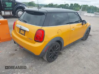 2015 MINI Hardtop with VIN WMWXM5C58FT942888, listed as a IAAI auction lot 42226391 with 61,935 mi miles and . Bid and sale history available at DreamBid. Image 4.