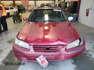 1997 Toyota Camry LE z VIN 4T1BG22K1VU033230, wystawiony jako Copart lot #52619265 z przebiegiem 301 543 mil mil oraz Szkoda całkowita • Salvage title. Historia ofert i sprzedaży dostępna na DreamBid. Obrazek 5.
