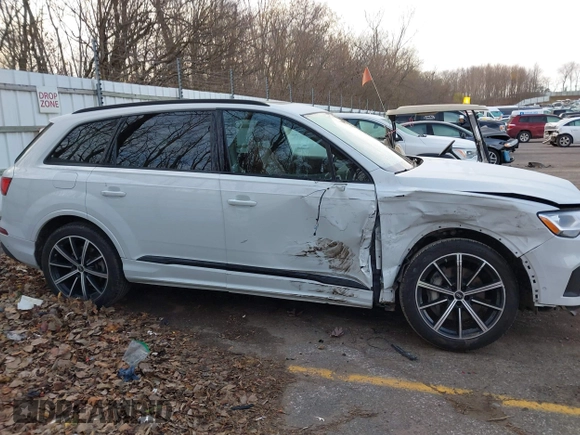2022 Audi Q7 Premium Plus with VIN WA1LXBF75ND017721, listed as a IAAI auction lot 40819509 with 33,234 mi miles and . Bid and sale history available at DreamBid. Image 14.