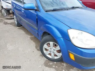 2008 Kia Rio LX with VIN KNADE123486430555, listed as a IAAI auction lot 41875641 with 121,280 mi miles. Bid and sale history available at carsss.com. Image 6.