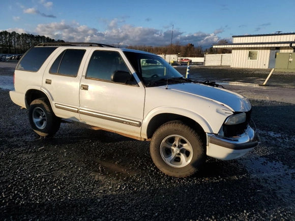 2001 Chevrolet Blazer LT with VIN 1GNCS13W712230189, listed as a Copart auction lot 84481784 with 106,405 mi miles and Salvage title. Bid and sale history available at DreamBid. Image 4.
