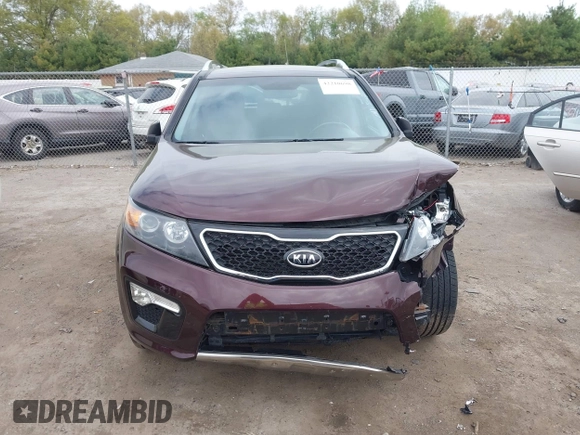 2013 Kia Sorento SX z VIN 5XYKW4A2XDG311577, wystawiony jako IAAI lot #42210698 z przebiegiem 152 599 mil mil oraz . Historia ofert i sprzedaży dostępna na DreamBid. Obrazek 12.
