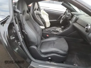 2017 Nissan GT-R Premium z VIN JN1AR5EF8HM820659, wystawiony jako Copart lot #41607974 z przebiegiem Nie podano mil oraz Szkody całkowita. Historia ofert i sprzedaży dostępna na DreamBid. Obrazek 7.