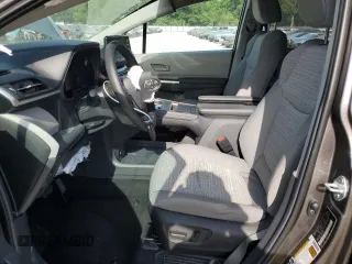 2023 Toyota Sienna LE z VIN 5TDKRKEC9PS178719, wystawiony jako Copart lot #54421745 z przebiegiem 33 530 mil mil oraz Szkoda całkowita • Salvage title. Historia ofert i sprzedaży dostępna na DreamBid. Obrazek 7.