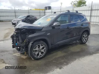 2021 Kia Seltos EX z VIN KNDERCAA8M7222044, wystawiony jako Copart lot #53600185 z przebiegiem 48 784 mil mil oraz Czysty tytuł • Clean title. Historia ofert i sprzedaży dostępna na DreamBid. Obrazek 1.