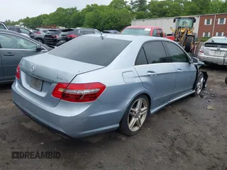 2013 Mercedes-Benz E 350 Luxury z VIN WDDHF8JB2DA675225, wystawiony jako IAAI lot #42316651 z przebiegiem 127 087 mil mil oraz . Historia ofert i sprzedaży dostępna na DreamBid. Obrazek 4.