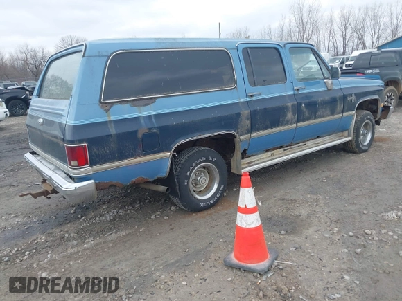 1984 Chevrolet Suburban z VIN 1G8FK16C6EF130150, wystawiony jako IAAI lot #41987449 z przebiegiem 91 357 mil mil oraz . Historia ofert i sprzedaży dostępna na DreamBid. Obrazek 4.