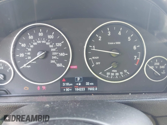 2013 BMW 3 Series 320i xDrive z VIN WBA3C3C50DF980052, wystawiony jako IAAI lot #42577081 z przebiegiem 184 223 mil mil oraz . Historia ofert i sprzedaży dostępna na DreamBid. Obrazek 7.