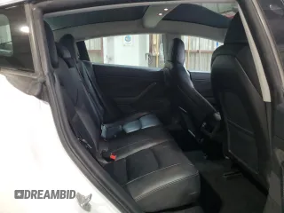 2019 Tesla Model 3 Mid Range z VIN 5YJ3E1EA3KF427229, wystawiony jako Copart lot #60881305 z przebiegiem 78 975 mil mil oraz Czysty tytuł • Clean title. Historia ofert i sprzedaży dostępna na DreamBid. Obrazek 10.
