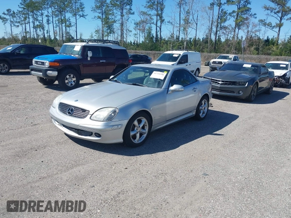 2001 Mercedes-Benz SLK 230/320 z VIN WDBKK65F71F210921, wystawiony jako IAAI lot #41718596 z przebiegiem 94 332 mil mil oraz . Historia ofert i sprzedaży dostępna na DreamBid. Obrazek 2.