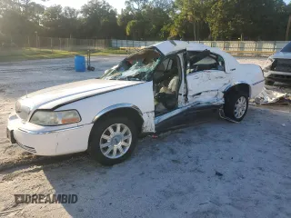 2009 Lincoln Town Car Signature Limited z VIN 2LNHM82V39X636470, wystawiony jako Copart lot #54682925 z przebiegiem Nie podano mil oraz Nie do naprawy • Non repairable. Historia ofert i sprzedaży dostępna na DreamBid. Obrazek 1.