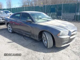 2013 Dodge Charger SE z VIN 2C3CDXBG1DH655150, wystawiony jako IAAI lot #41667689 z przebiegiem 131 076 mil mil oraz . Historia ofert i sprzedaży dostępna na DreamBid. Obrazek 1.