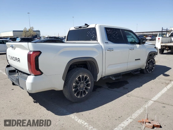 2022 Toyota Tundra Limited z VIN 5TFJA5DB9NX018019, wystawiony jako Copart lot #52607235 z przebiegiem 31 692 mil mil oraz Szkoda całkowita • Salvage title. Historia ofert i sprzedaży dostępna na DreamBid. Obrazek 3.